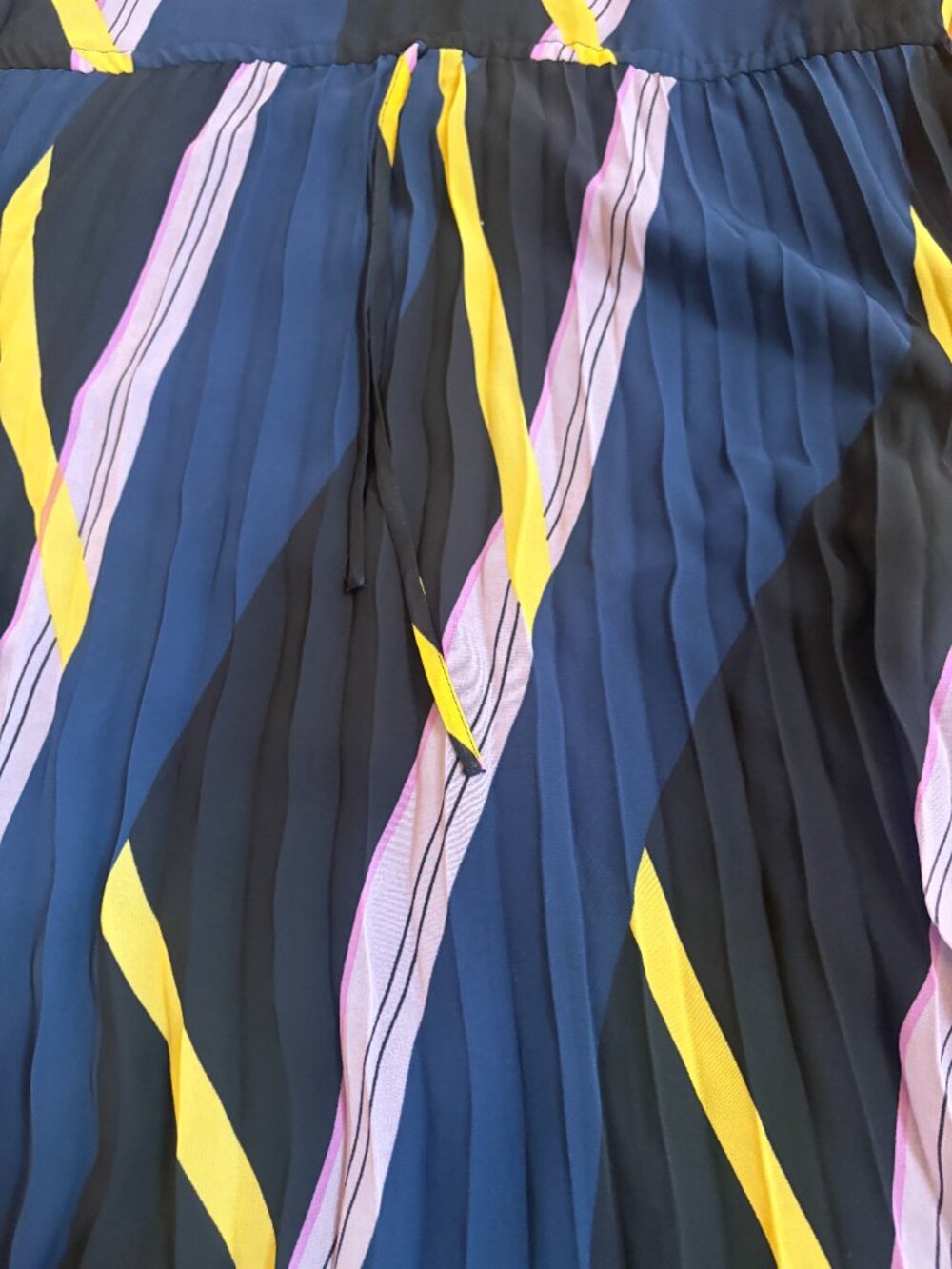 Just Female Gala colorful midi-length dress featuring a pleated skirt - Picture 3 of 4